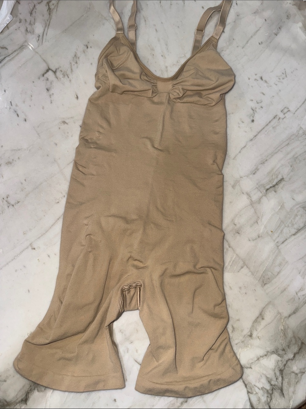 Skims seamless sculpt mid thigh bodysuit size small NWOT